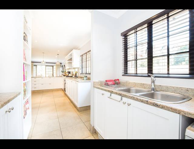 5 BEDROOM GATED ESTATE SOLD IN CLIFTON HILL ESTATE